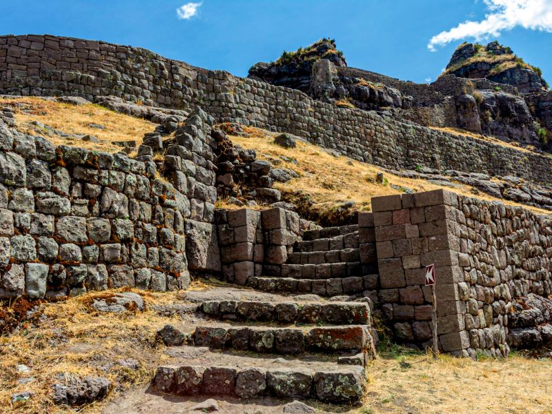 Trek Waqrapukara Tour Full Day Cusco