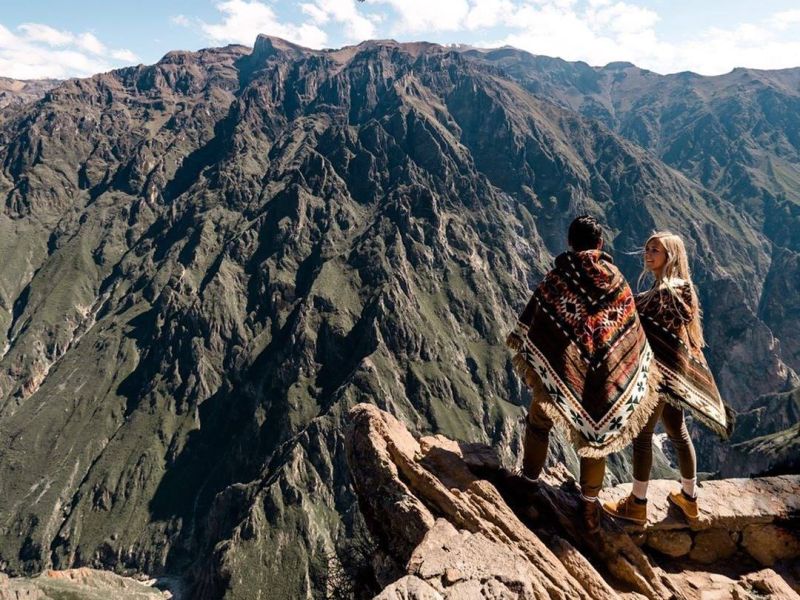 Bus Turístico Puno a Arequipa Ruta del Colca 2 Días y 1 Noche